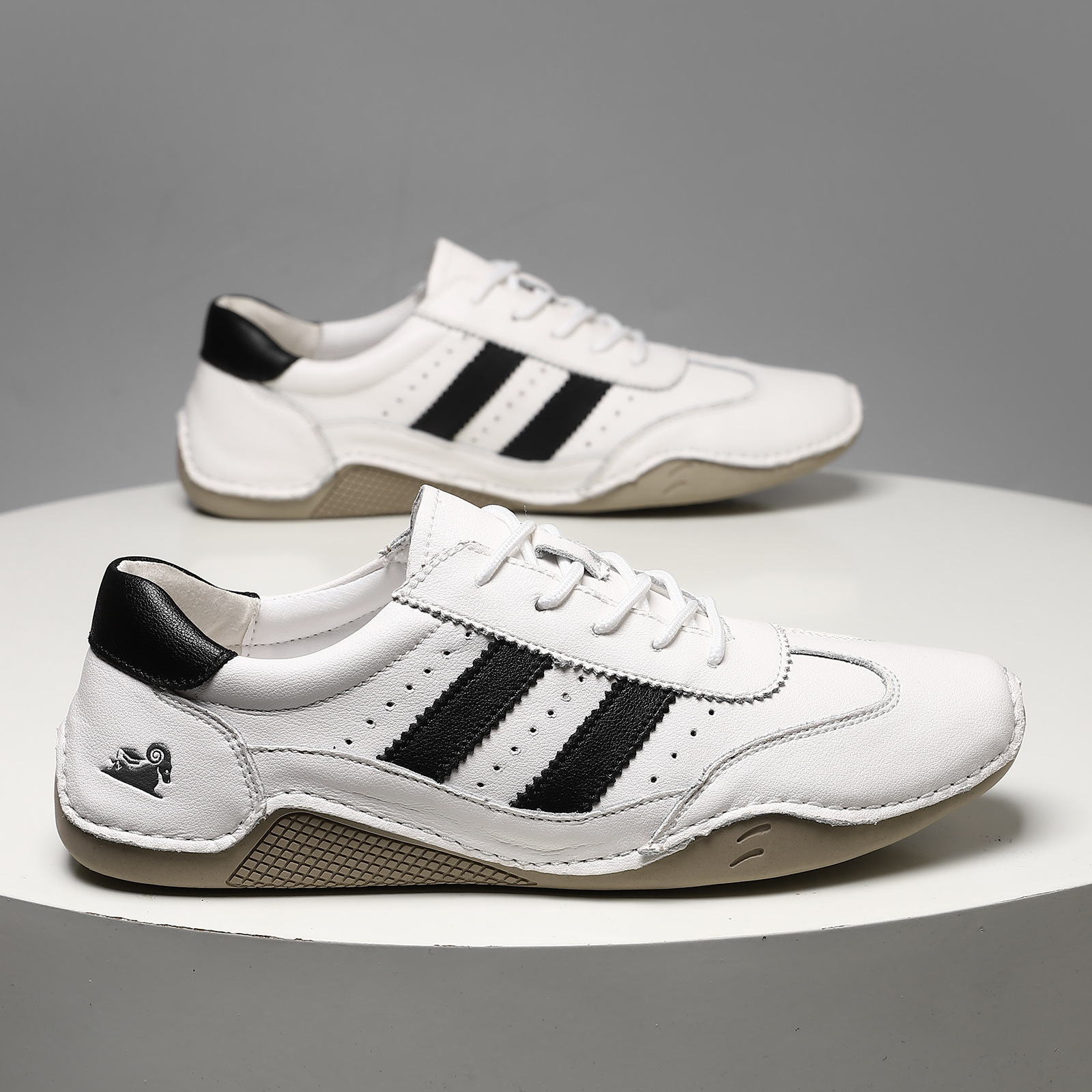 New Design Versatile Classic Unisex Low Top board Shoes Couple Casual Fashion Best Selling Men Women Sneakers Plus Size 38-48 White Black Free Shippin