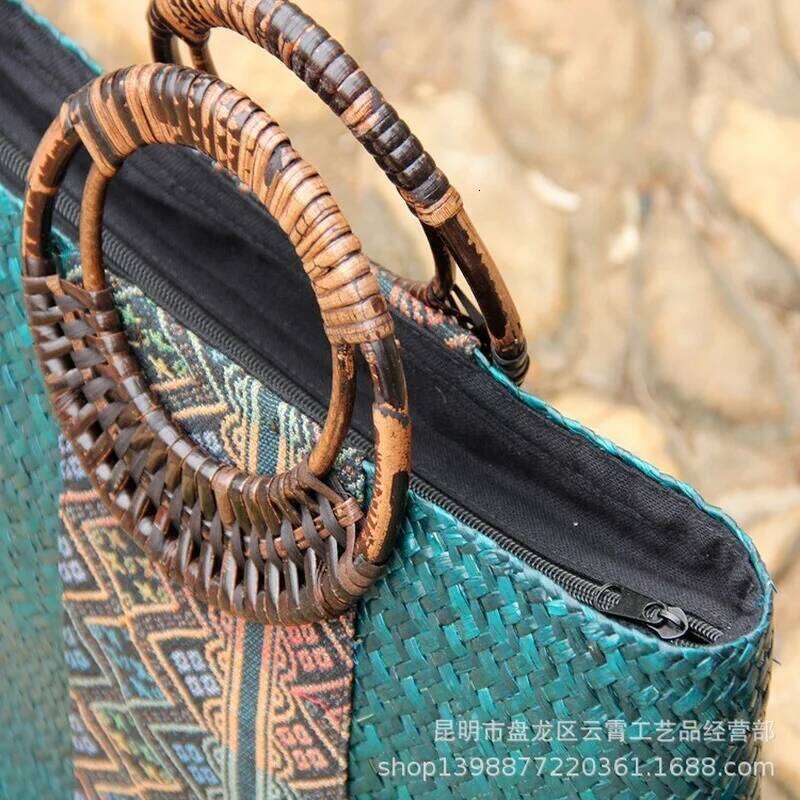 New style female Thailand rattan straw woven leisure vacation handbag small bag