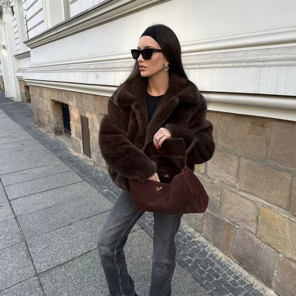 winter fashion womens casual avant-garde with European and American style brown fur integrated jacket 250708