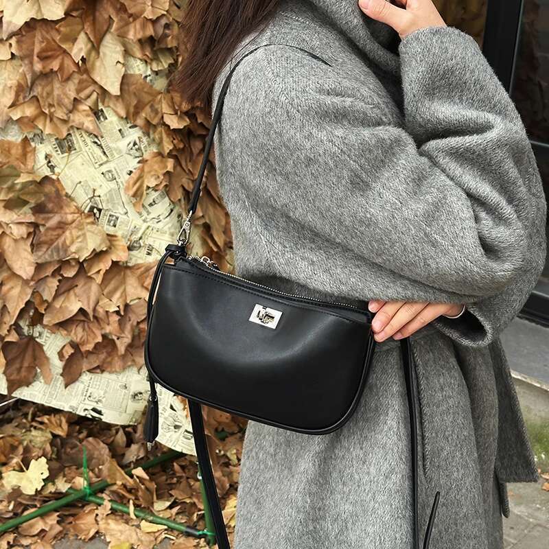Rodeo Shoulder Cowhide Leather Brand Black Handbags For Women Fashion Gold Sier Buckle Design Underarm Bags