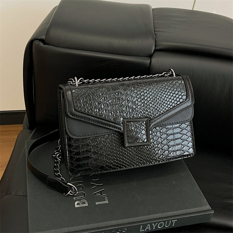 Luxury Brand Designer Bag Cross-Border Bag Niche High-End Snake Pattern Crossbody Small Square Bag For Women 2025 New European And American Trend Comm