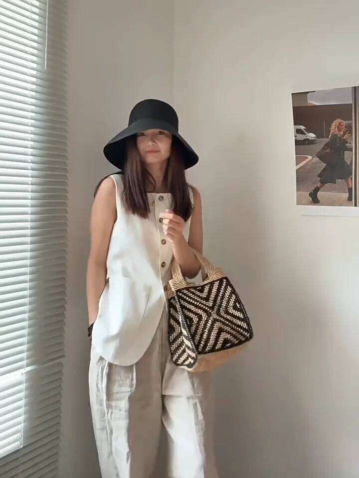 Fashion Handmade Natural Raffia Straw Woven Women Shoulder Female Daily Bag Handbags Office Designer Tote High Quality Purse