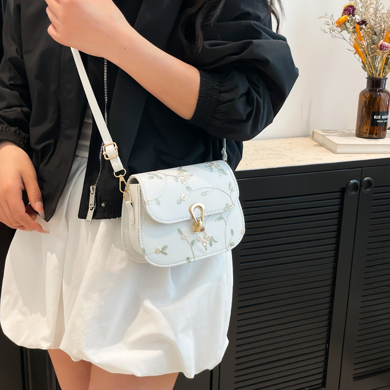 Luxury Bag Designer Bag Bag Women's Bag 2025 New Simple Fashion Embroidered Single Shoulder Crossbody Bag High-end Lock Buckle Saddle Bag