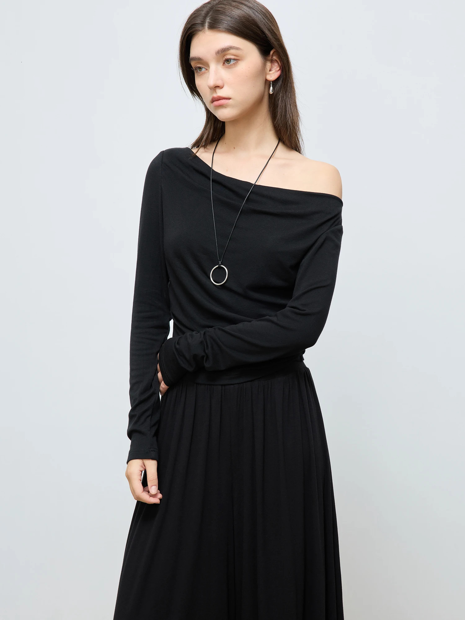 ZIQIAO Women Spring Long Sleeve T-Shirt Tops 19.4% Wool Swing Neck Slim Fit Top Spring Female Black Top 25ZQ91081 250703