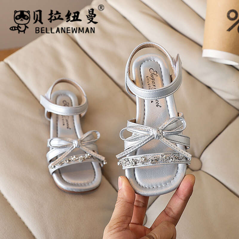 Girls' Sandals 2025 Summer New Little Girl Bow Princess Rhinestone Soft Sole Beach Shoes Fashion