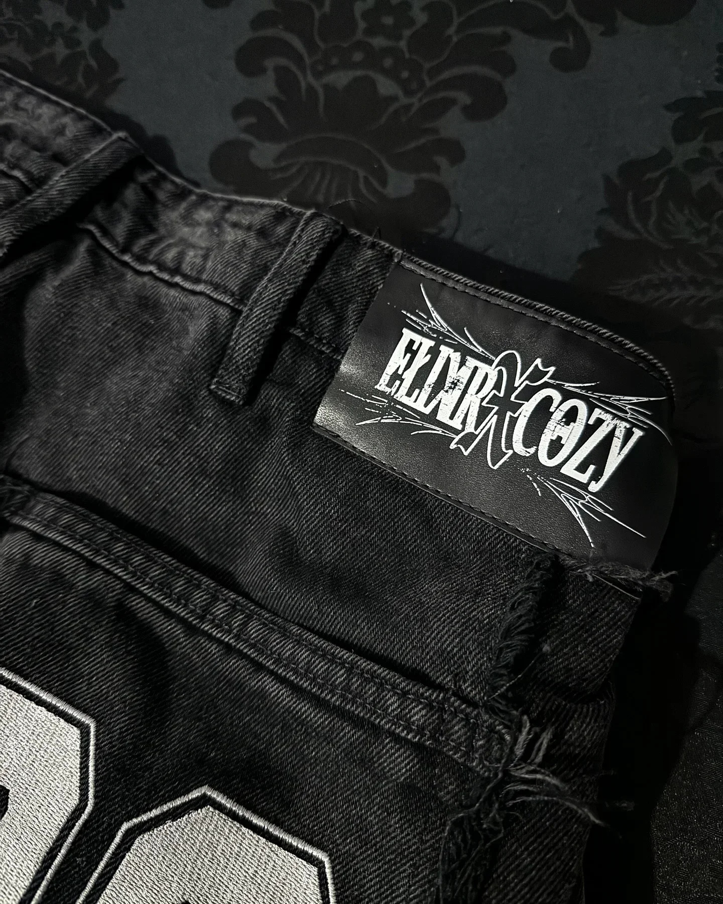 Y2k Patchwork Stripe Embroidery Fur Edge Jeans Fashion America Retro Zipper Splicing Baggy Jeans Punk Men Black Denim Pants 250708