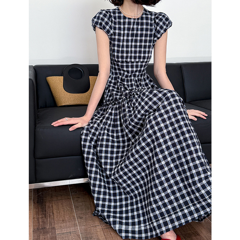 2025 New women's dress for summer retro fluffy sleeve plaid dress niche design waist knot long skirt new luxury and relaxed designer dress