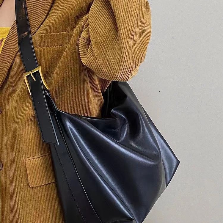 Summer new minimalist leisure shoulder bag women s bag designer bag large capacity women s crossbody bag daily women s handbag