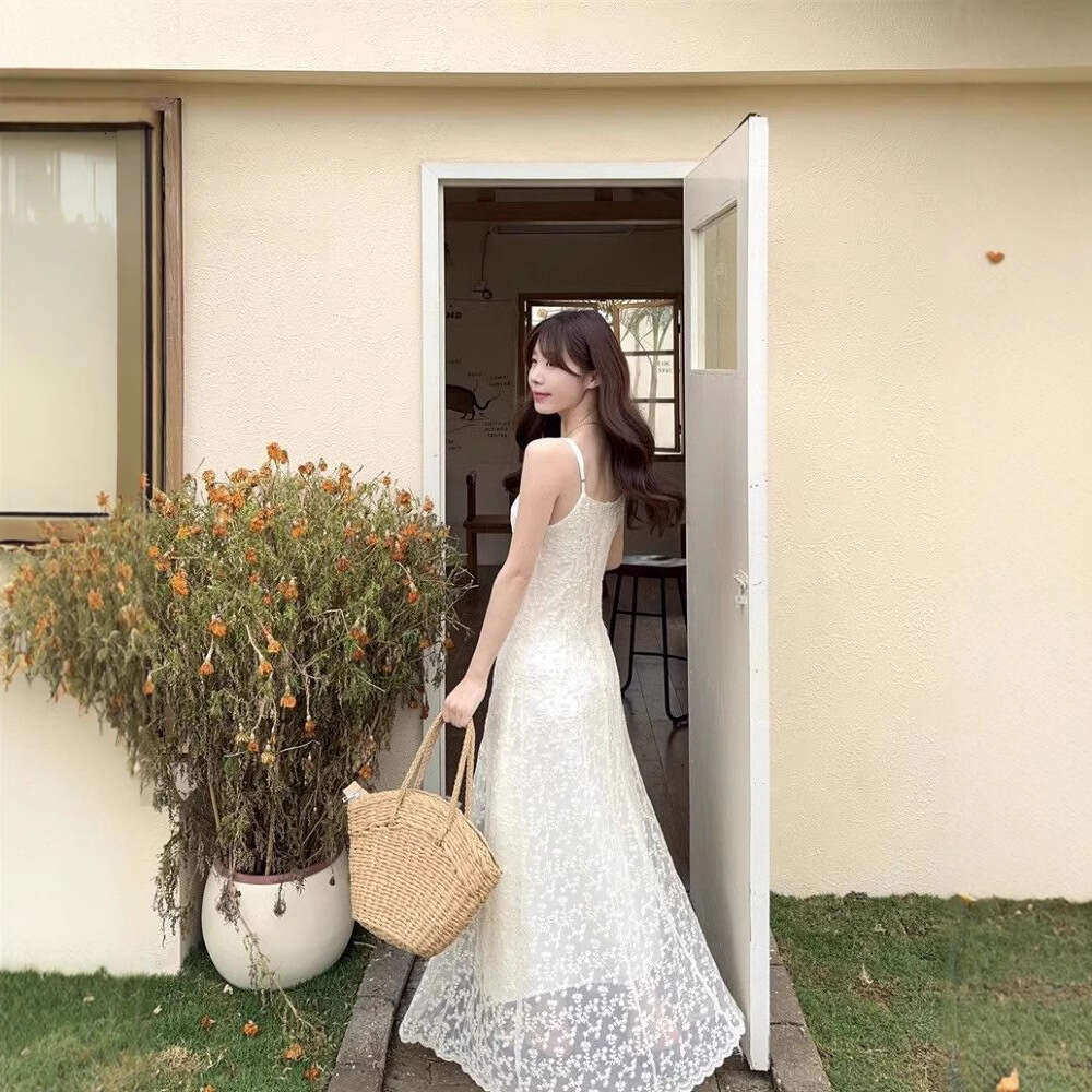 French Style Apricot Strap For Women Summer Lace Jacquard Vacation Slim Fit With Design Sense A-Line Long Dress B5