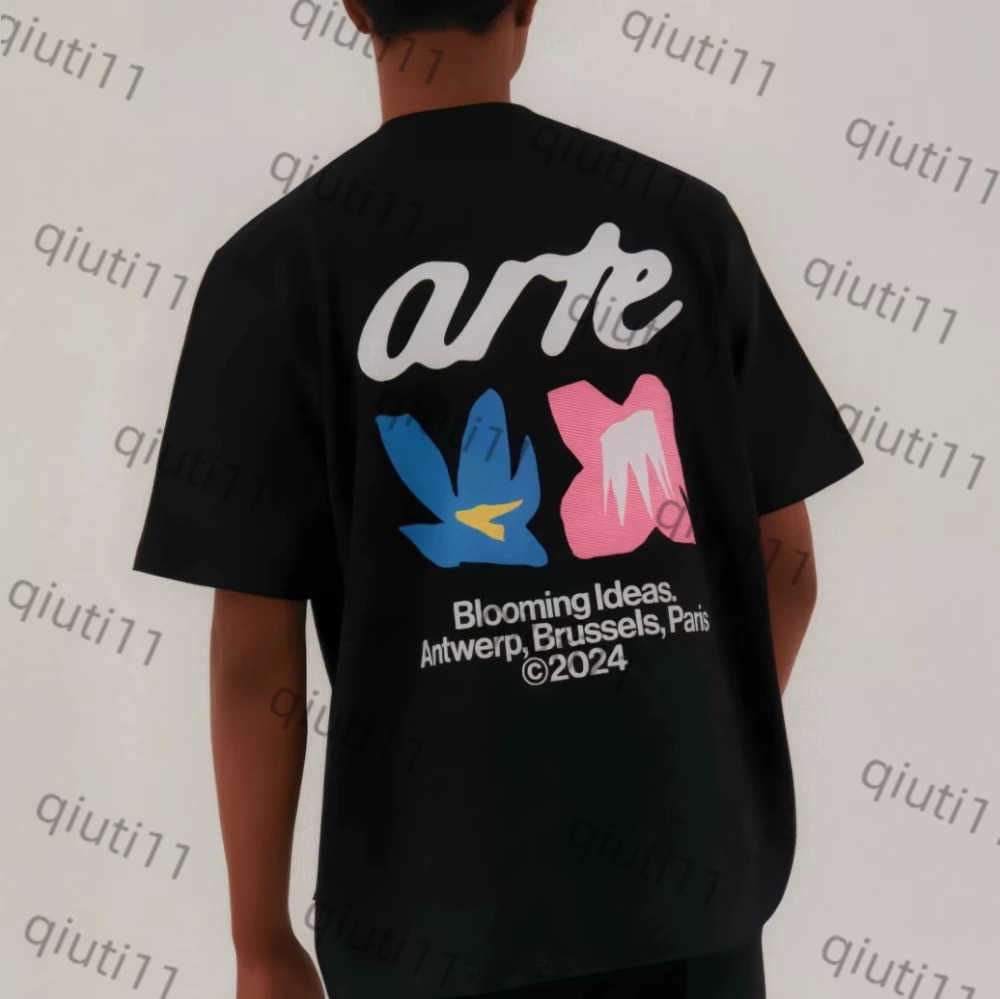 In the summer of 2025 Arte Antwerp an American niche fashion brand will release loose high-strt short-slved hip-hop T-shirt H250714