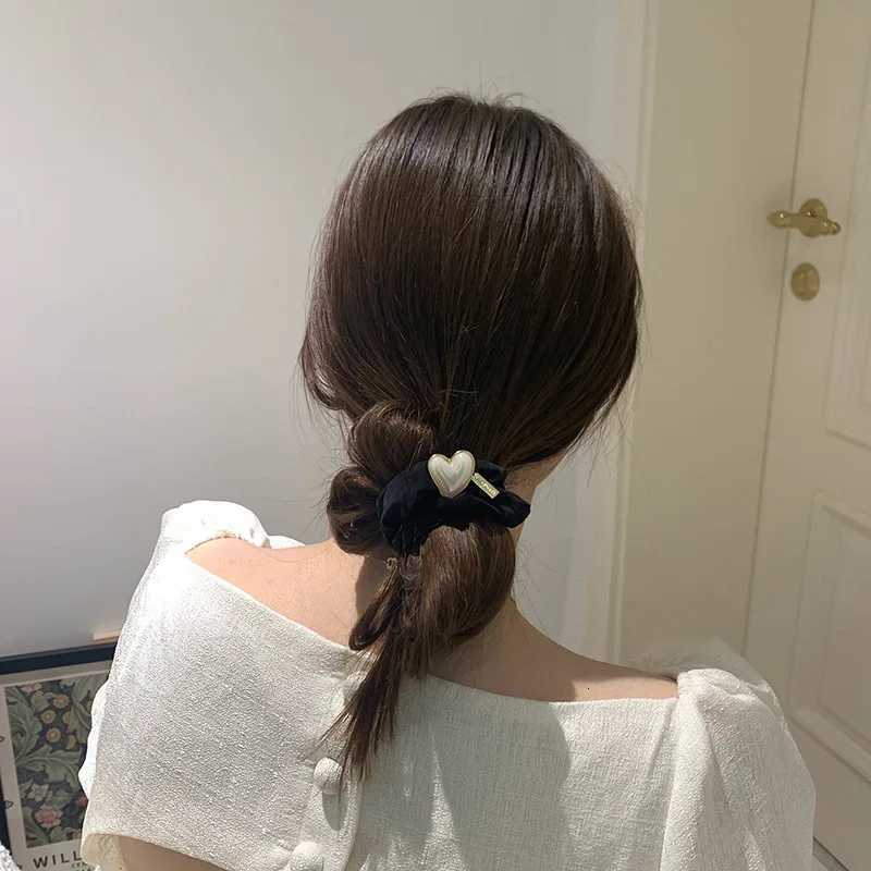 2022 New Woman Three-dimensional Pearl Luster Hair Ties Rubber Band Elegant Lady Heart Hair Accessories Rope Rings Scrunchy W250714E
