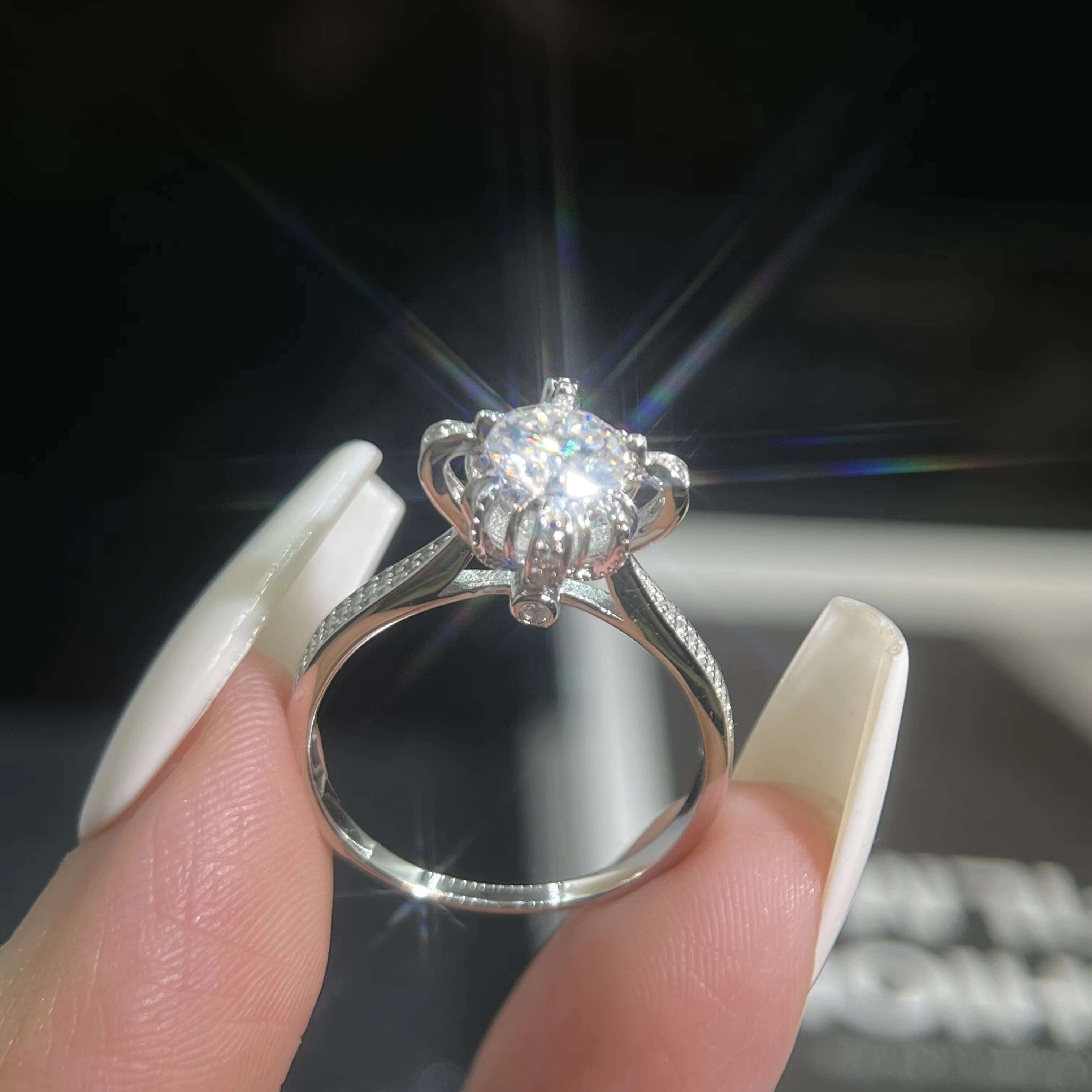 Custom Flower Shape Wedding Moissanite Diamond Ring for Women Vvs D Color 1 Ct 6.5mm S925 Silver with Gra Certificate