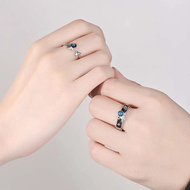 2Pcs Astronaut Planet Couple Rings for Women Men Cute Sliver Color Star Moon Adjustable Finger Romantic Lovers Jewelry 250704