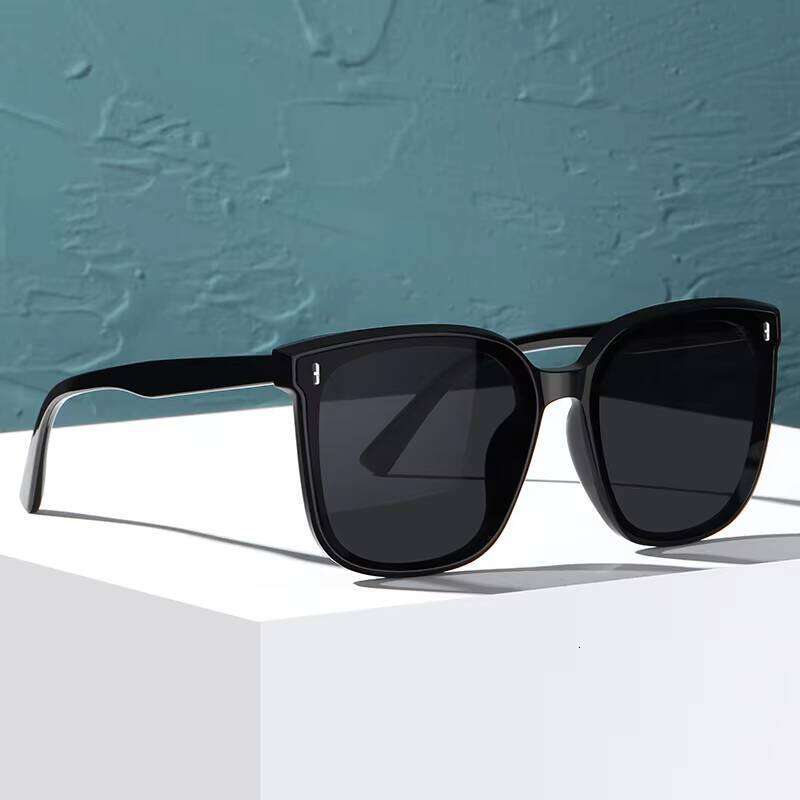DHsunglasses Light-colored Fashion Design Unisex Sunglasses 2025