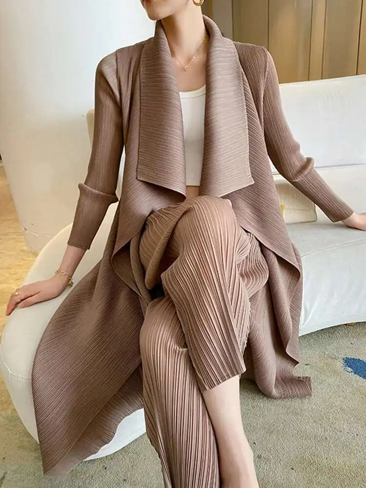 LANMREM Pleated Long Trench Thin Temperament Solid Color Big Lapel Open Stitch Coat Female Fashion Coat Autumn 2C785 250708