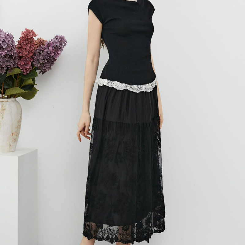 Chic & Cozy Lace Skirt - Perfect For Any Occasion