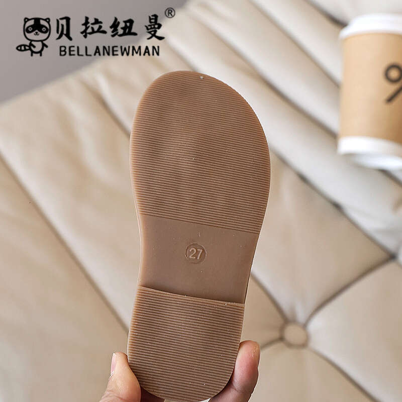 SHEIN Niche Design Furry Ball Flip-Flops 2025 Summer New Korean Style Girls' Fashion Lightweight Sandals