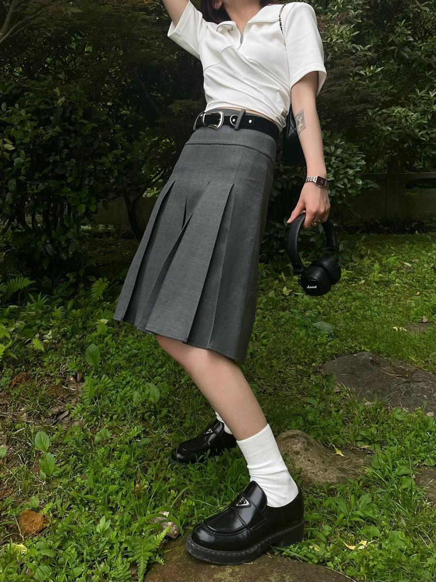 2025 New women's half skirt high waist college style suit skirt gray pleated skirt women's new A-series slim fit versatile new designer dres