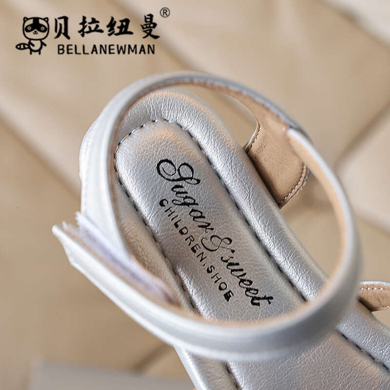 Girls' Sandals 2025 Summer New Little Girl Bow Princess Rhinestone Soft Sole Beach Shoes Fashion