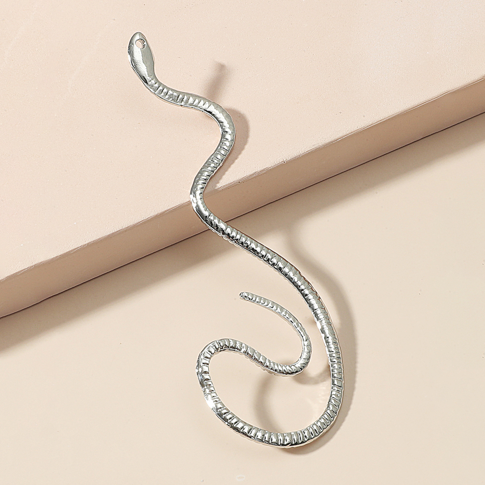 European and American Cool Style Hole less Clip on Earrings Retro One piece Alloy Zircon Snake shaped Hanging Earrings for Women with a Bold and Indiv