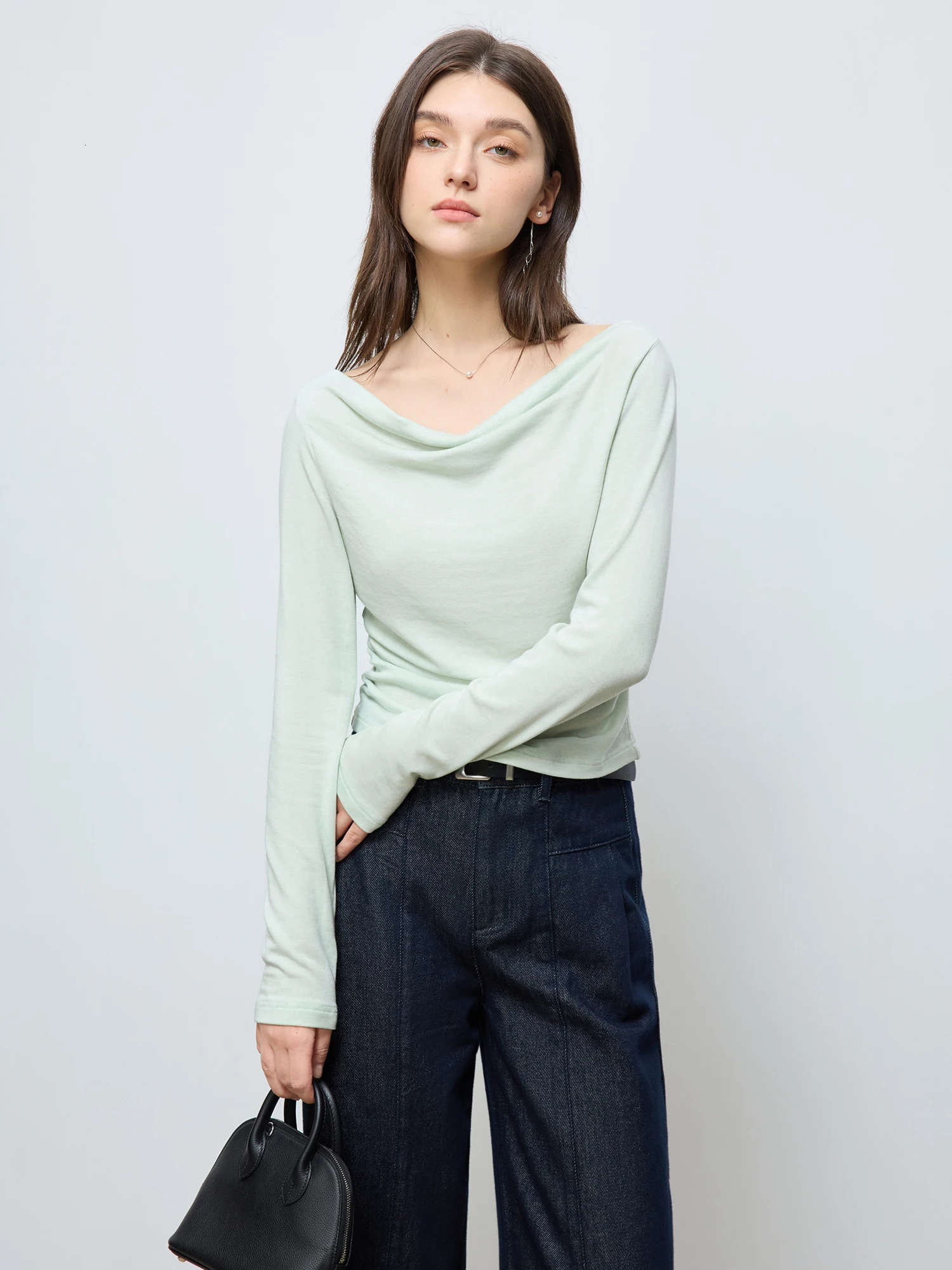 ZIQIAO Women Spring Long Sleeve T-Shirt Tops 19.4% Wool Swing Neck Slim Fit Top Spring Female Black Top 25ZQ91081 250703