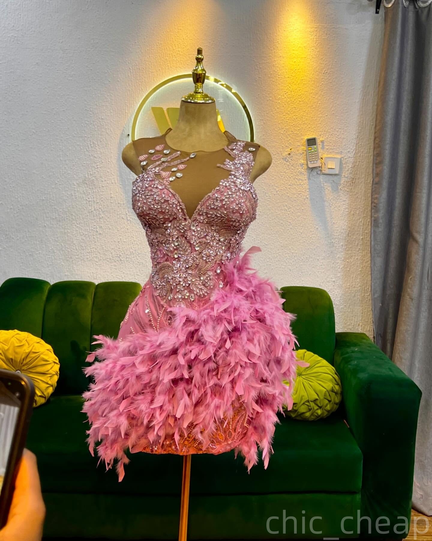 Pink Sheath Cocktail Dress Beaded Feather Crystals Sequined Luxurious Short Mini Graduation Homecoming Dresses For Special Occasions Sweetheart Gowns