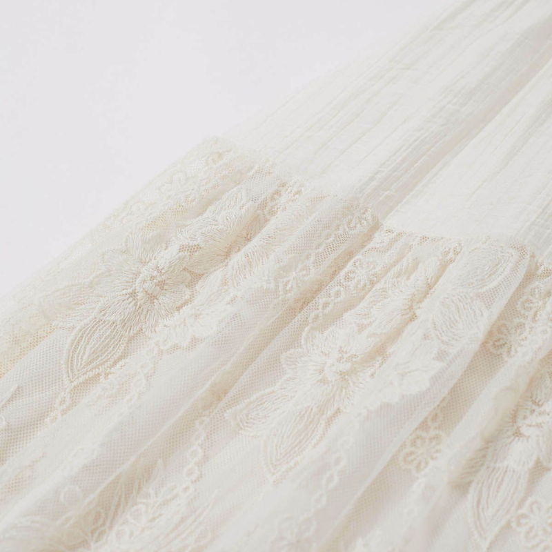 Chic & Cozy Lace Skirt - Perfect For Any Occasion