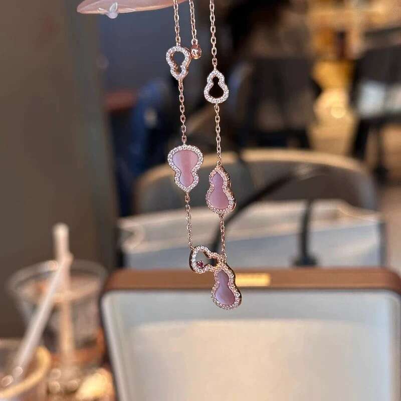 S Pure Sier Pink Mother-of-Pearl Gourd Bracelet for Women, Light Niche Exquisite Bracelet, High-Value Peach Blossom Attracting Hand Jewelry