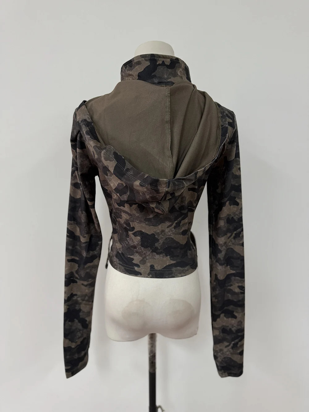 High Street Retro Camouflage Printed Splicing Hooded Cardigan Women Tops Spicy Girl Thin Long Sleeve Casual Short Coat 250708