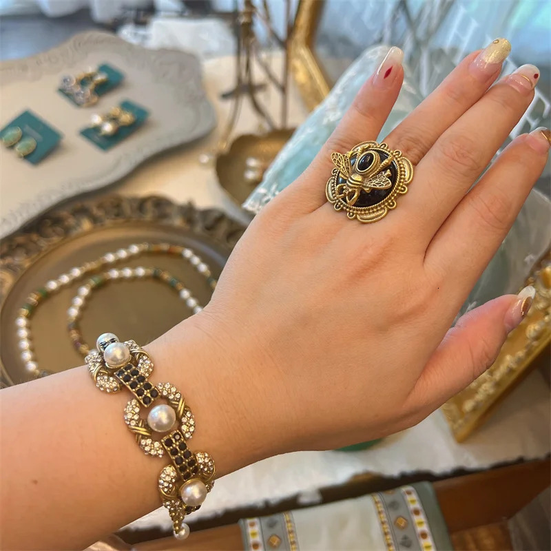 Romantic Gold Color Black Natural Stone Honey Wax Bee Rings for Women Vintage Jewelry Accessories y Girl Item Wedding 250712