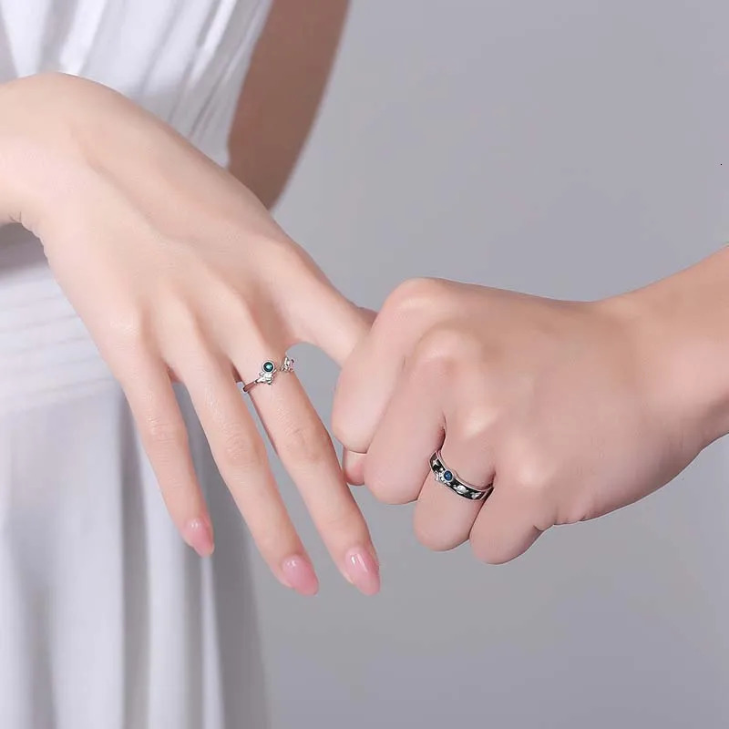 2Pcs Astronaut Planet Couple Rings for Women Men Cute Sliver Color Star Moon Adjustable Finger Romantic Lovers Jewelry 250704