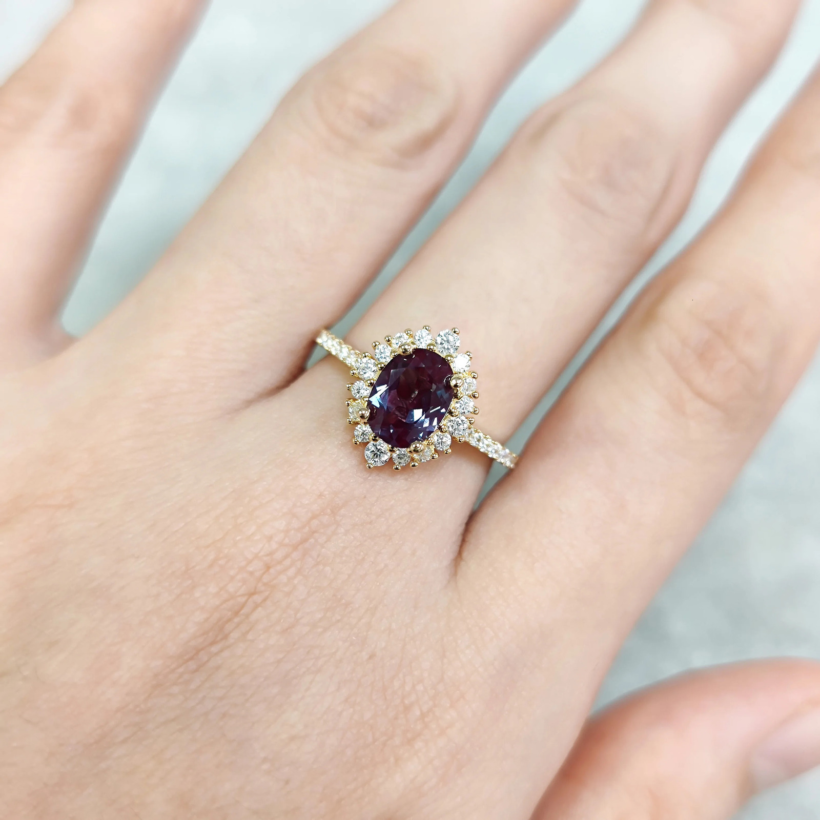 925 Sterling Silver Cluster Halo Bridal Ring for Women with Unique Oval Cut Alexandrite Birthstone Engagement Ring 250712