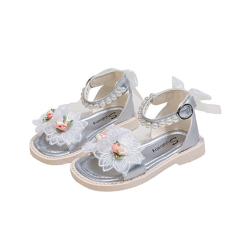 Girls Sandals Summer Fashion Princess 2024 New Children's Flower Pearl Soft Sole Roman Shoes for Young and Middle-aged Children