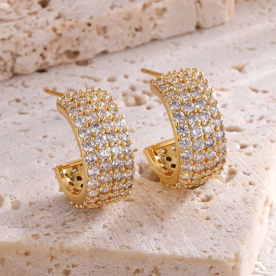 RAKOL New Luxury Cubic Zirconia Inlay Copper Wedding Jewelry Tren Gold Color Geetric Stud Earrings For Wen Y250714