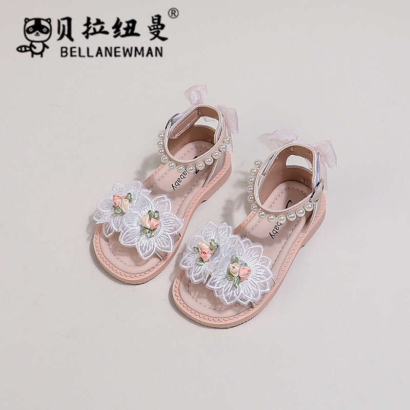 Girls Sandals Summer Fashion Princess 2024 New Children's Flower Pearl Soft Sole Roman Shoes for Young and Middle-aged Children