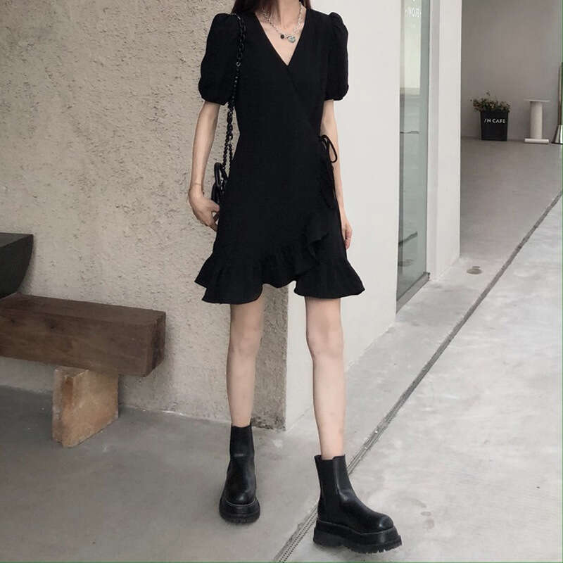 Summer New French Petite Hepburn Style Elegant Waist Slimming Little Black Dress For Women B5