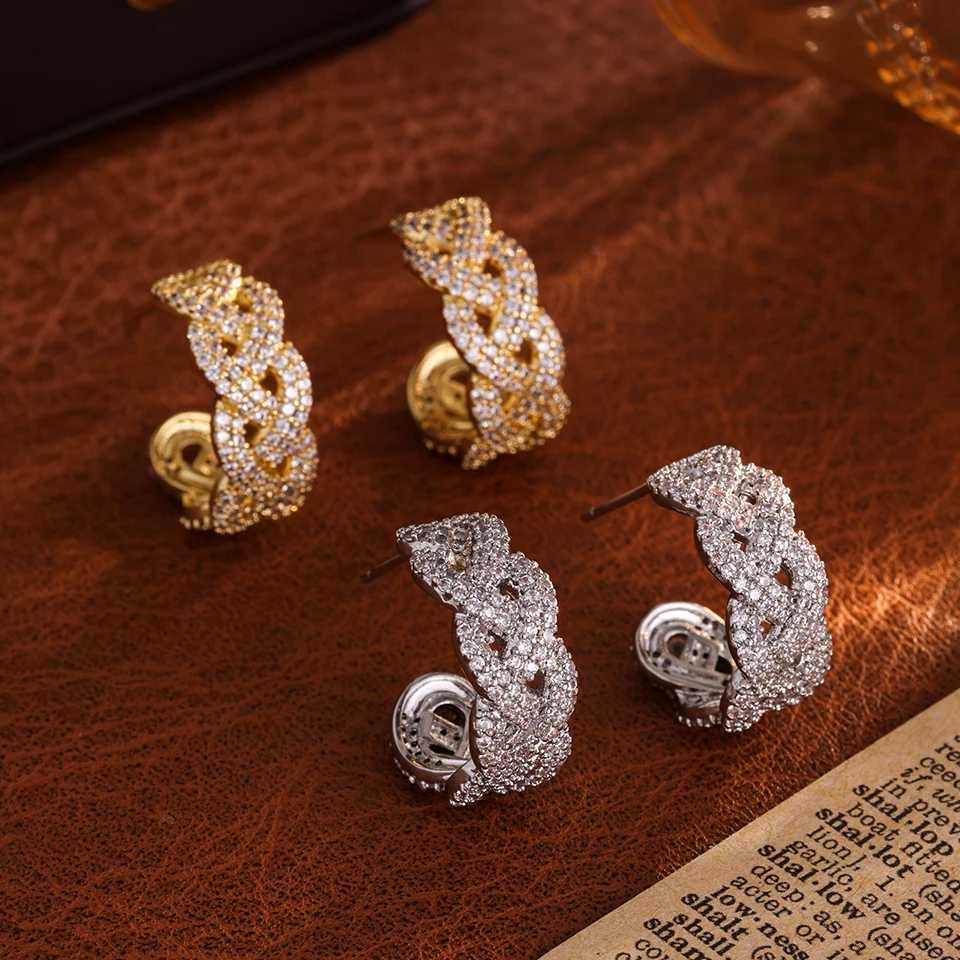 2025 New Design C Shed Hollow Stud Earrings Fashion Brand Jewelry Crystal Geetric Earrings for Wen Party Accories Gift Y250714