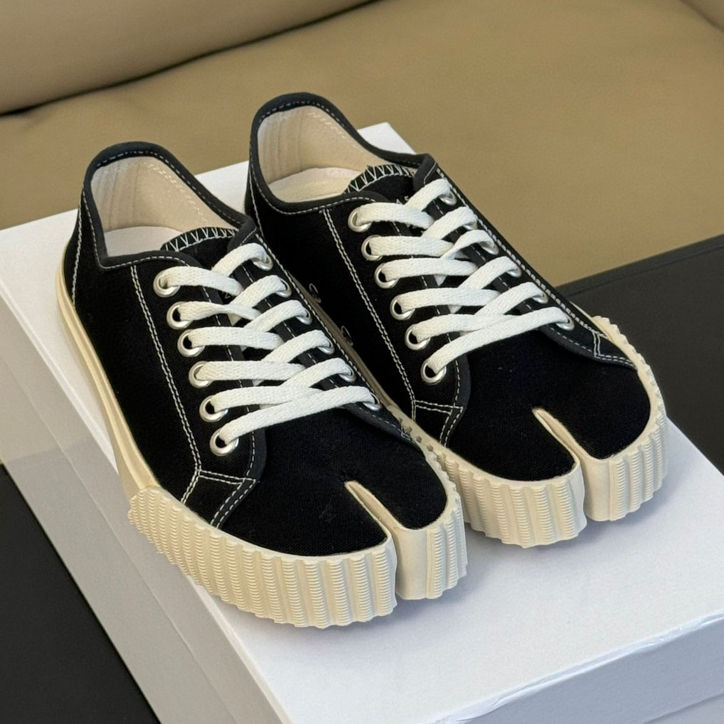 Designer Shoes Women Men Sneakers With Box Loafers Tabi Sneakers toe separation Dustbag Low Cut Men Women Designer Shoes Casual Black White Canvas Shoes Size EUR35-45