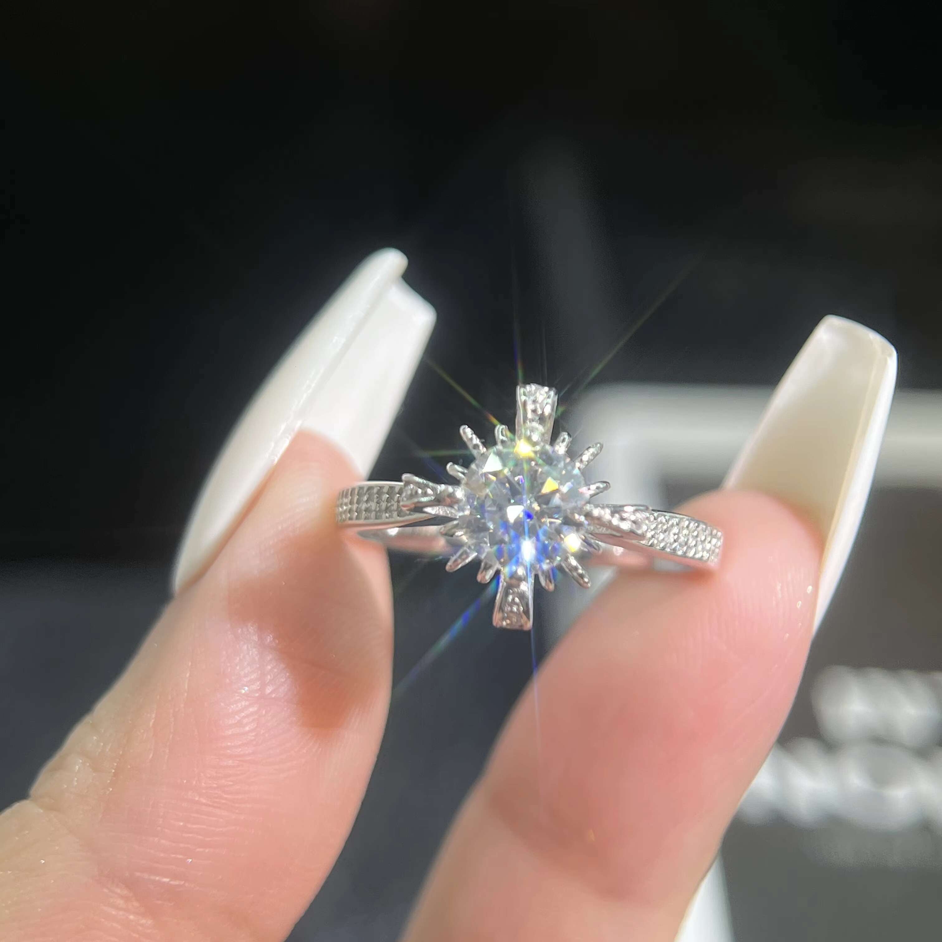 Custom Flower Shape Wedding Moissanite Diamond Ring for Women Vvs D Color 1 Ct 6.5mm S925 Silver with Gra Certificate