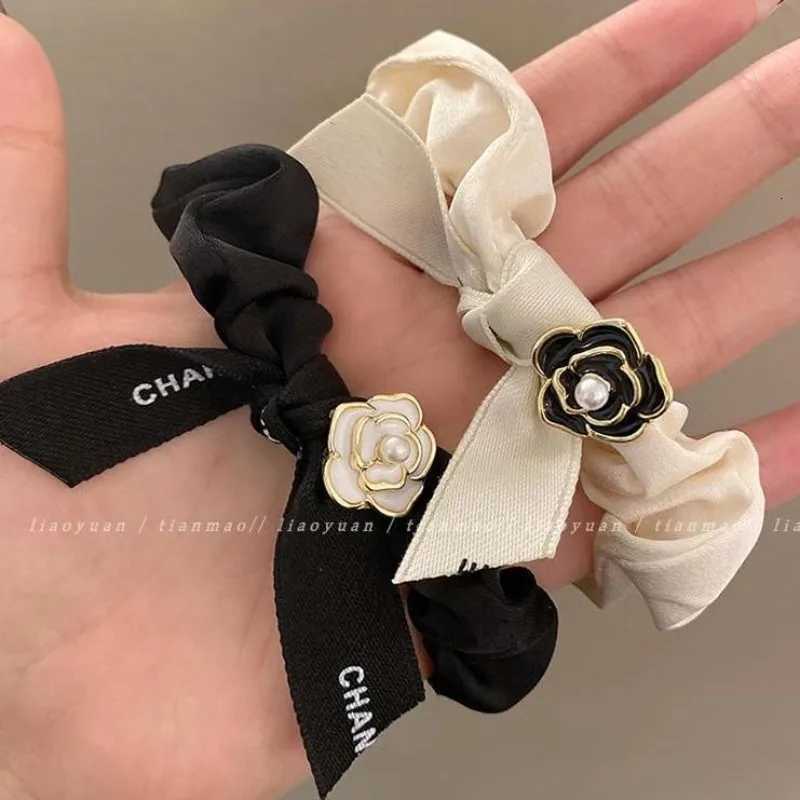 Vintage Fashion Ribbon Camellia Elastic Hair Bands Rubber Bands Popular High End Letter Bow Black and White Hair Ropes W250714O