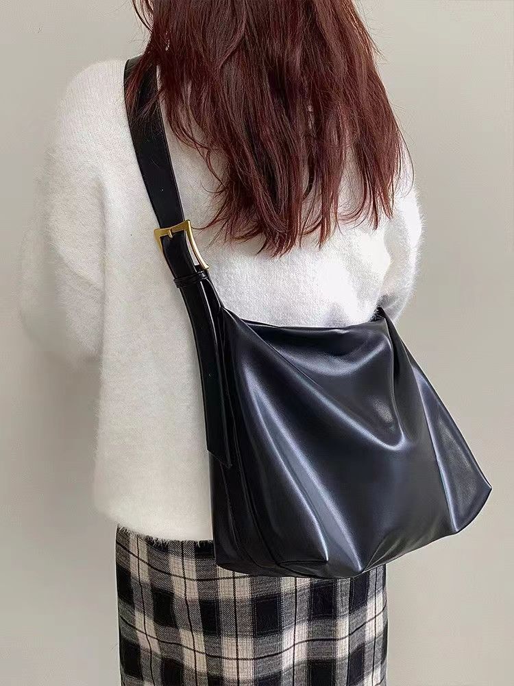 Summer new minimalist leisure shoulder bag women s bag designer bag large capacity women s crossbody bag daily women s handbag