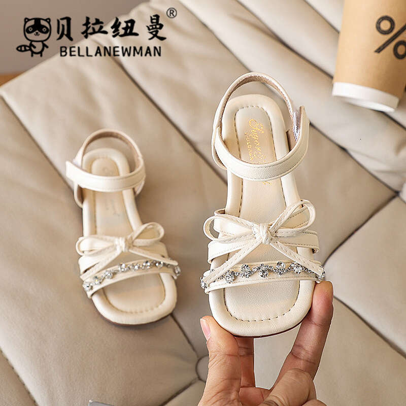 Girls' Sandals 2025 Summer New Little Girl Bow Princess Rhinestone Soft Sole Beach Shoes Fashion