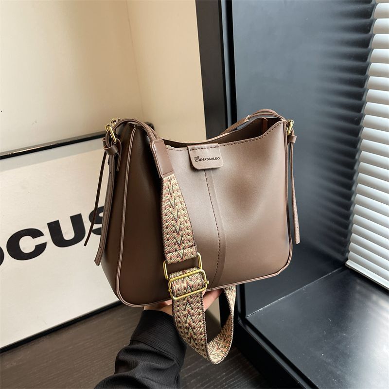 leisure Women s new casual shoulder bag multifunctional broadband crossbody bag designer bag daily commuting women s handbag