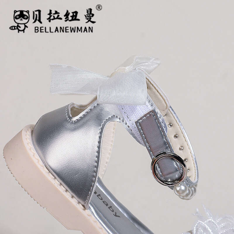 Girls Sandals Summer Fashion Princess 2024 New Children's Flower Pearl Soft Sole Roman Shoes for Young and Middle-aged Children