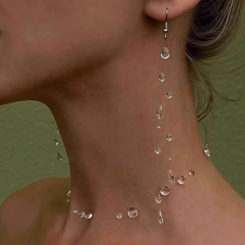 Chic & Simple Contemporary Jewellery Piece Aesthetic Droplet Pendant Necklace Complementing Your Outfit