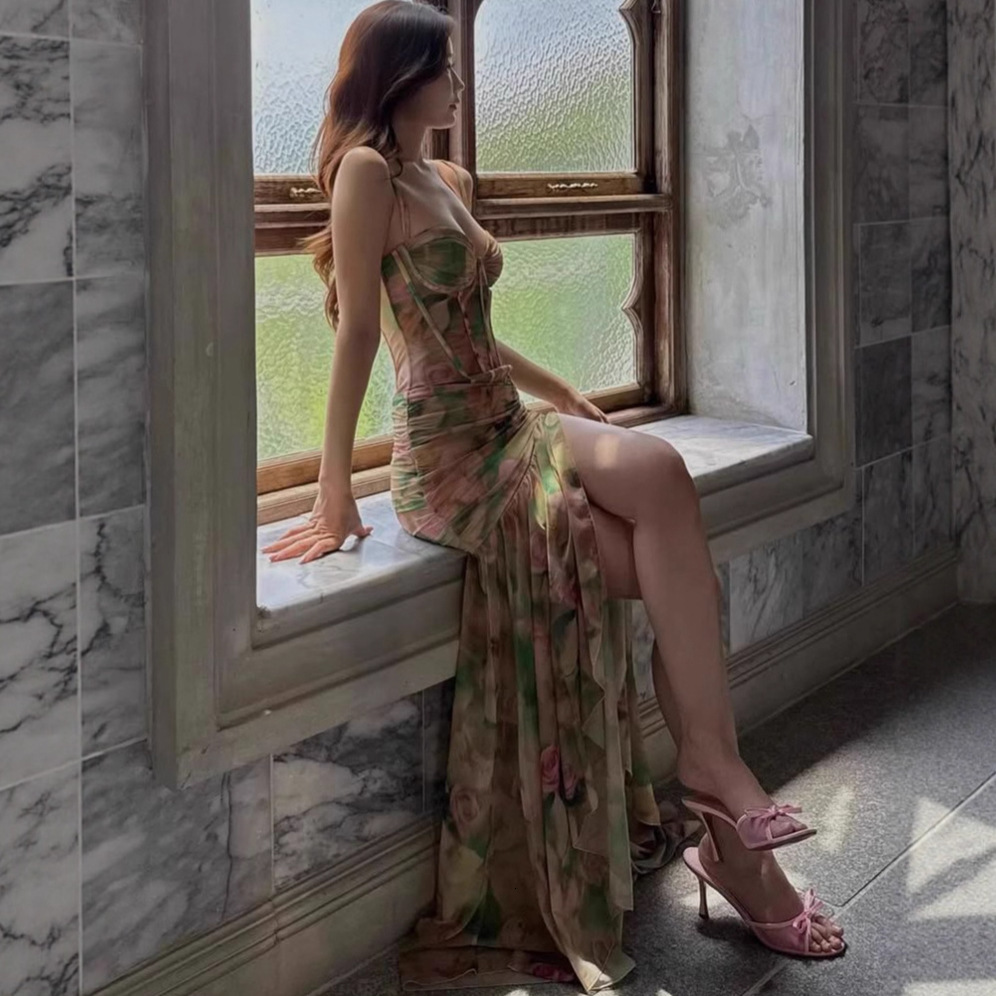 2025 New women's dress summer new sexy lace up print vacation beach high waist slim fit suspender dress new pleated women's dress new slit d