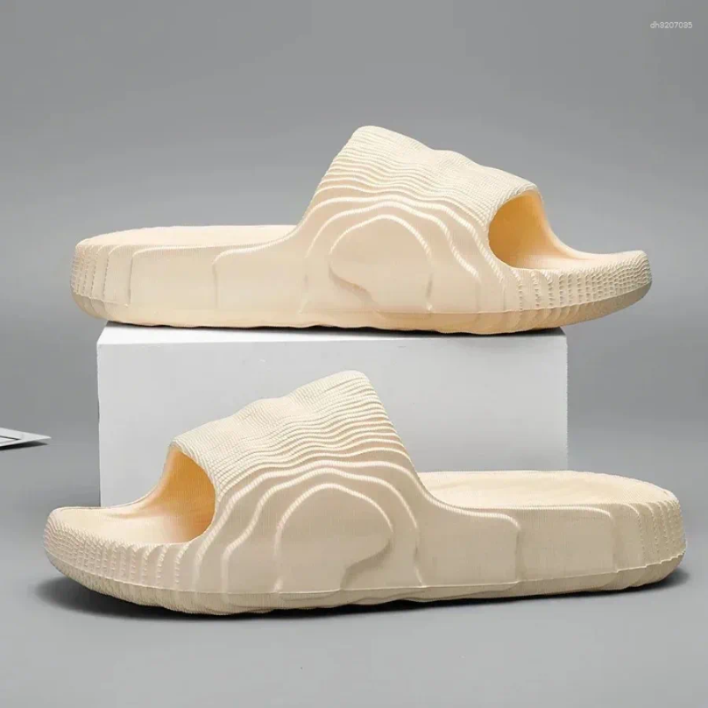 Slippers Luxury Man Sandal For Men Brand Men's Shoes 2025 White Sandals Flat Mens Soft Sandles