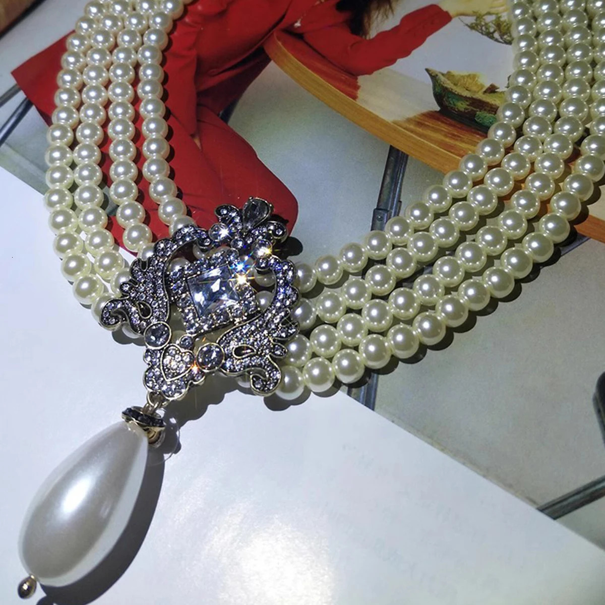 Vintage Multilayered Pearl Necklace for Women Delicate Layered Jewelry Crystal Pendant Banquet Wedding Anniversary Accessories 250712