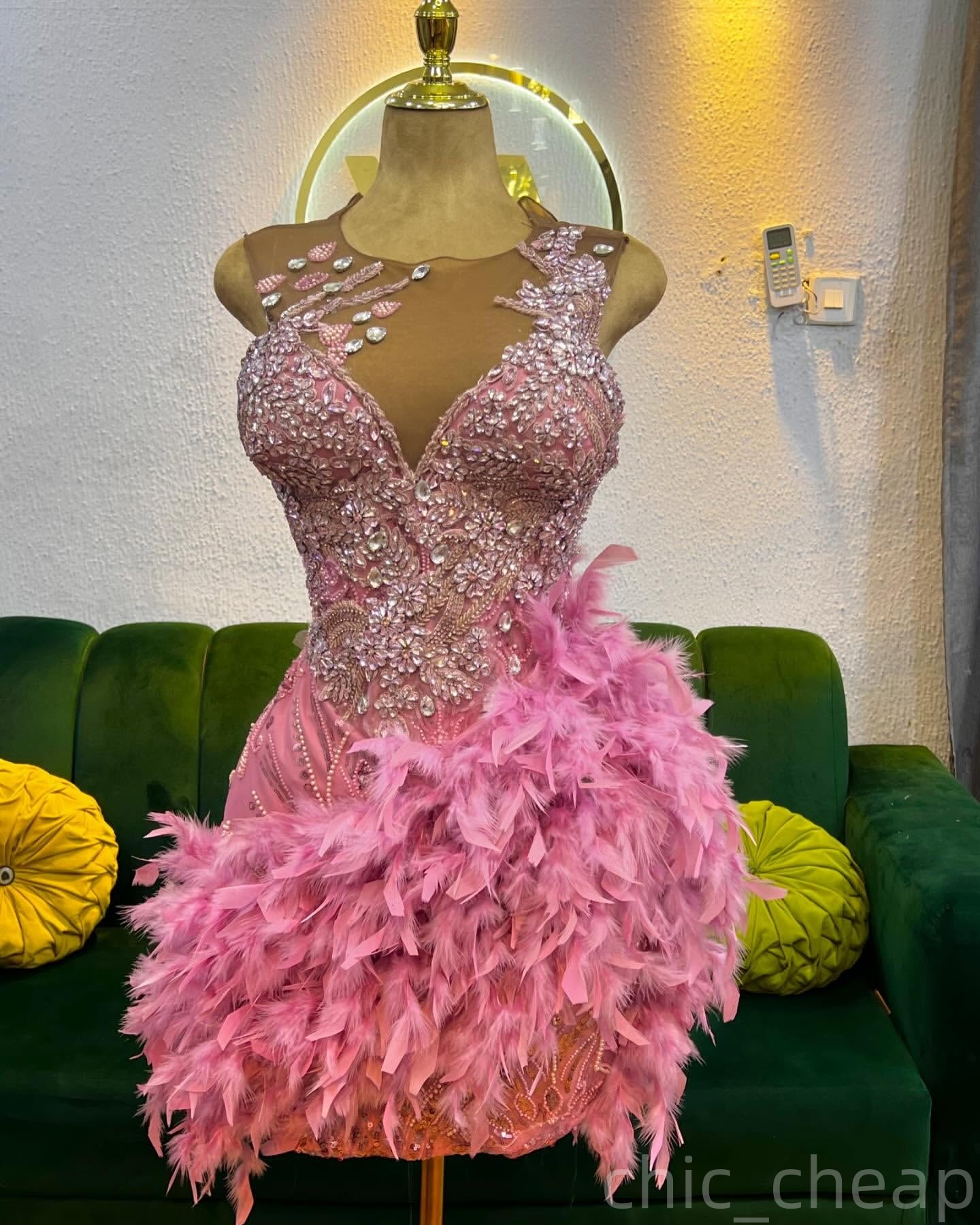 Pink Sheath Cocktail Dress Beaded Feather Crystals Sequined Luxurious Short Mini Graduation Homecoming Dresses For Special Occasions Sweetheart Gowns