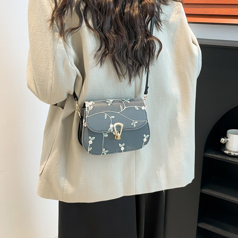 Luxury Bag Designer Bag Bag Women's Bag 2025 New Simple Fashion Embroidered Single Shoulder Crossbody Bag High-end Lock Buckle Saddle Bag